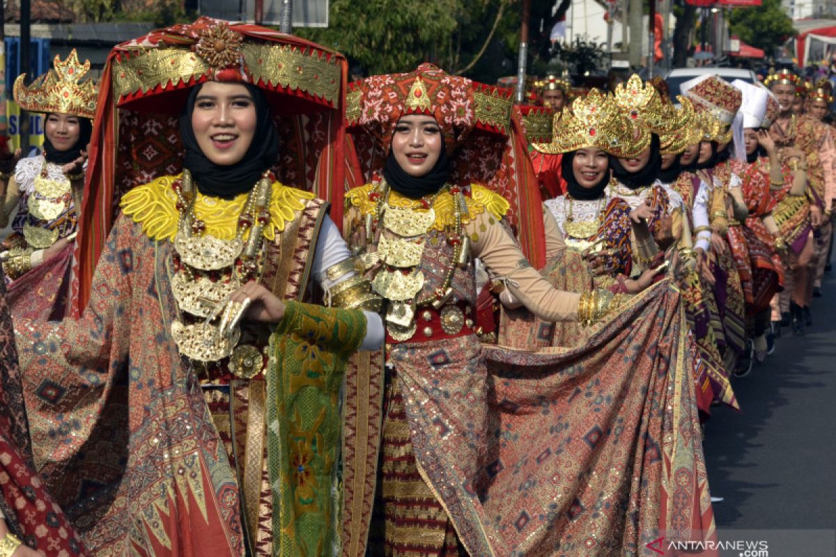 Jenis-jenis pakaian adat Lampung untuk wanita